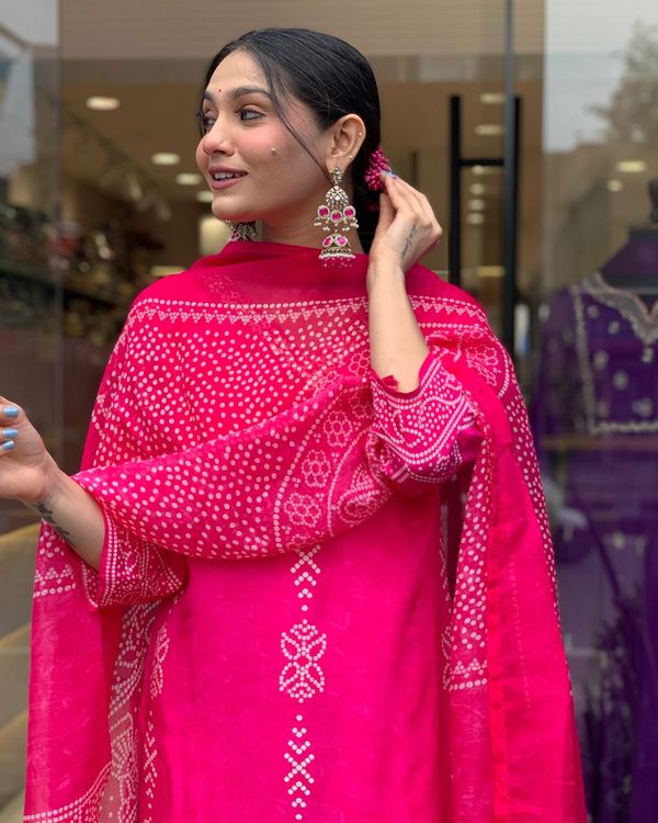 Rani Pink Crepe Embroidered Kurta Pant Dupatta Set