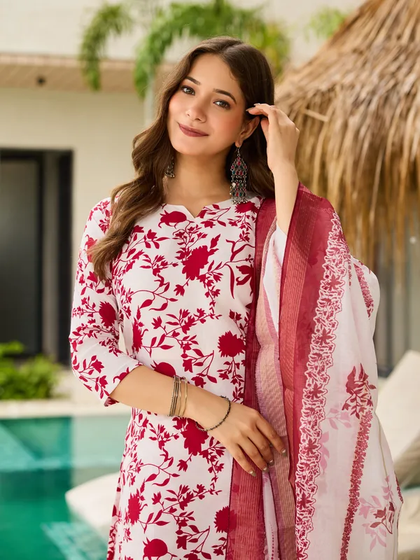Chic Red Floral Silk Kurta Pant Dupatta Set for Women