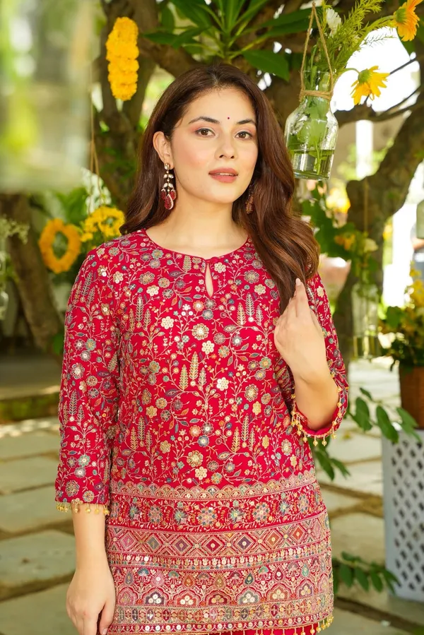 Red Embroidered Crepe Silk Kurta Pant Set for Women