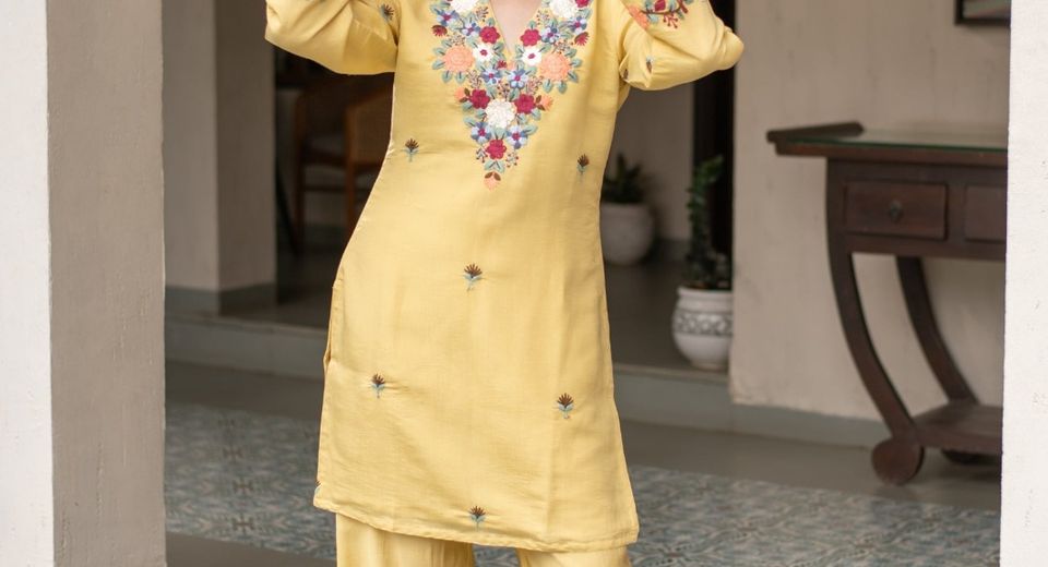 Kurti Shapes and Hemlines That Flatter Tall Women Without Losing Proportion