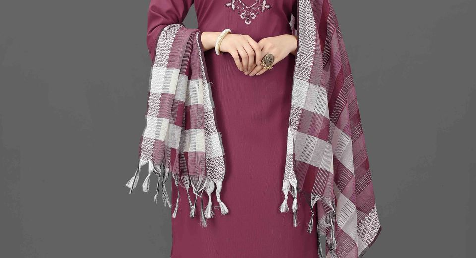 Balanced Outfit Ideas for Kurti With Cigarette Pants That Look Polished