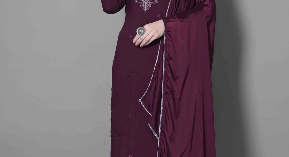 Winter Wedding Fashion in Kashmir: Sarees, Suits & Layered Ethnic Looks That Stay Warm