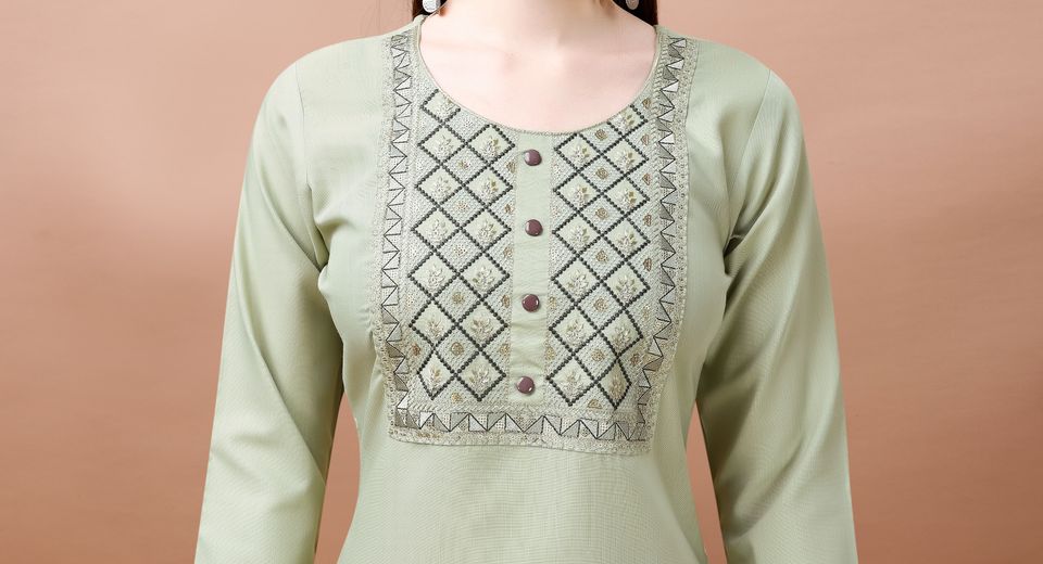 Pahadi Fashion Guide: Garhwali Sarees, Kumaoni Suits & Traditional Accessories for Modern Wardrobes