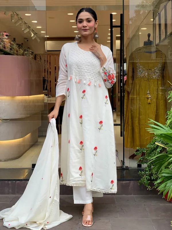 Ivory Floral Embroidered Chanderi Silk Kurta Set Women