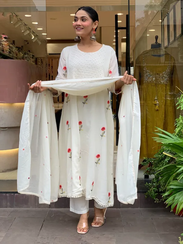 Ivory Floral Embroidered Chanderi Silk Kurta Set Women