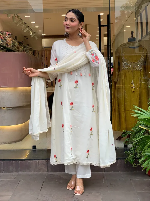 Ivory Floral Embroidered Chanderi Silk Kurta Set Women