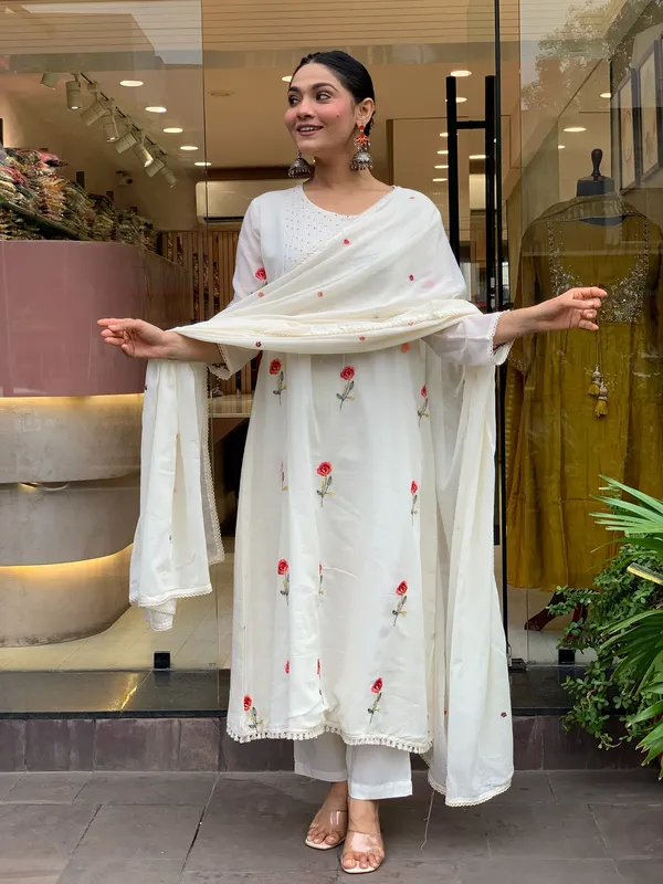 Ivory Floral Embroidered Chanderi Silk Kurta Set Women