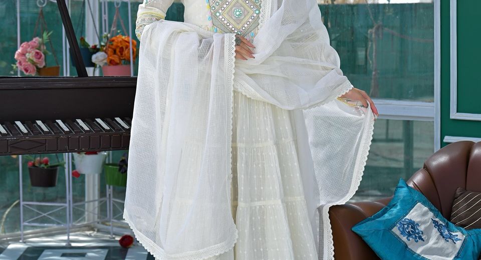 Kaamdani Kurta Sets Add Festive Detail Without Making the Fabric Stiff