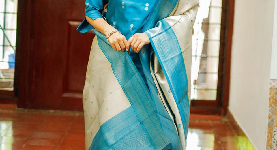 Traditional Handloom Salwar Suit Designs That Honour Indian Weaving