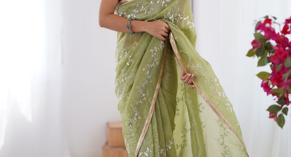 Best sarees for receptions: How to Choose Fabric, Colour and Finish
