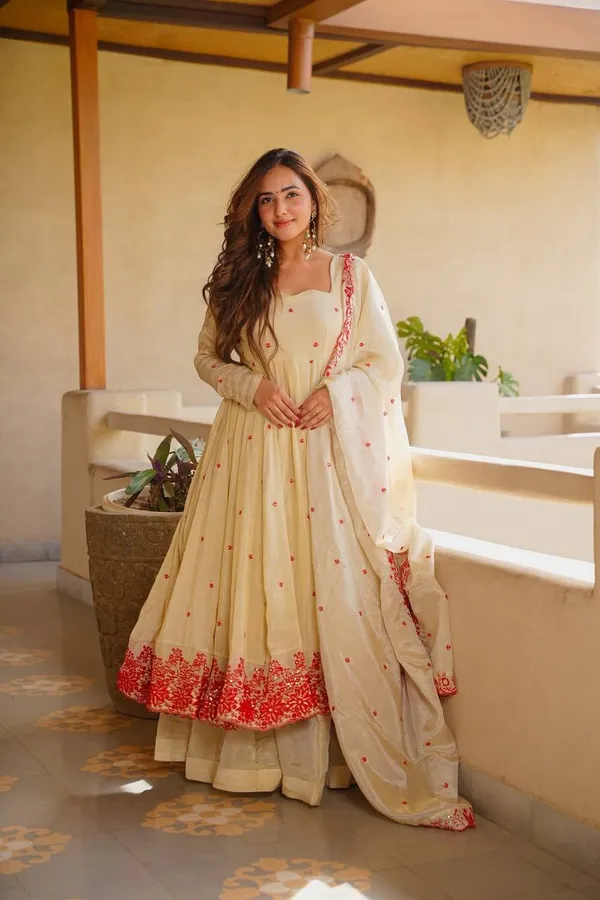 Cream Embroidered Silk Anarkali Suit Set with Sarara | Varnavi