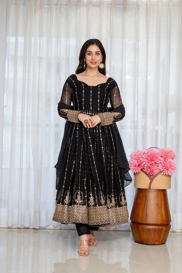 Black Zari Sequins Embroidered Anarkali Suit Set | Varnavi!