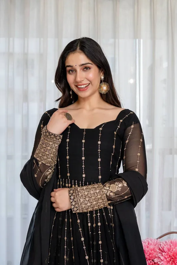 Black Zari Sequins Embroidered Anarkali Suit Set | Varnavi!