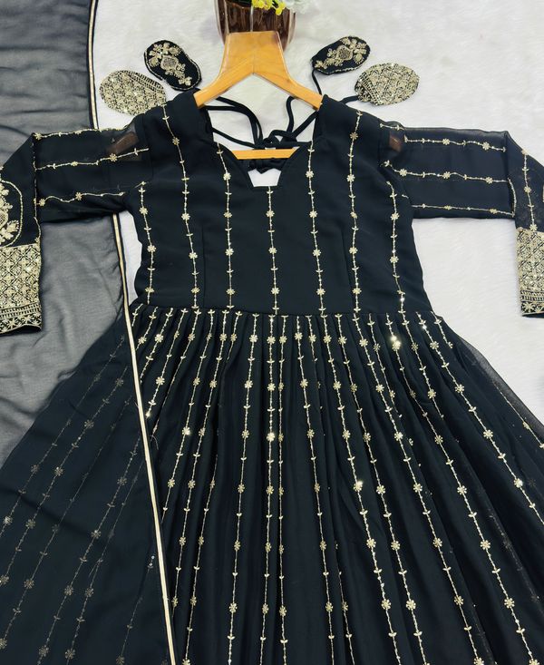 Black Zari Sequins Embroidered Anarkali Suit Set | Varnavi!