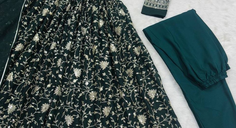Salwar Suit Linings Can Change the Colour You See From the Outside