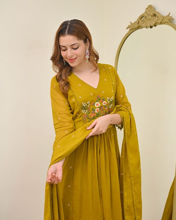 Mustard Embroidered Chanderi Kurta Set for Women - Varnavi.