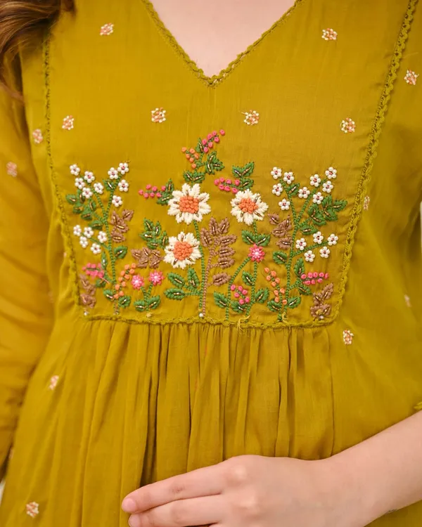 Mustard Embroidered Chanderi Kurta Set for Women - Varnavi.
