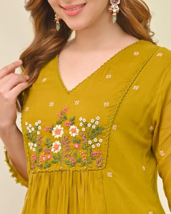 Mustard Embroidered Chanderi Kurta Set for Women - Varnavi.