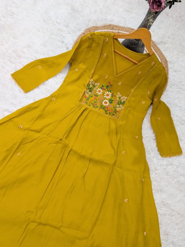 Mustard Embroidered Chanderi Kurta Set for Women - Varnavi.