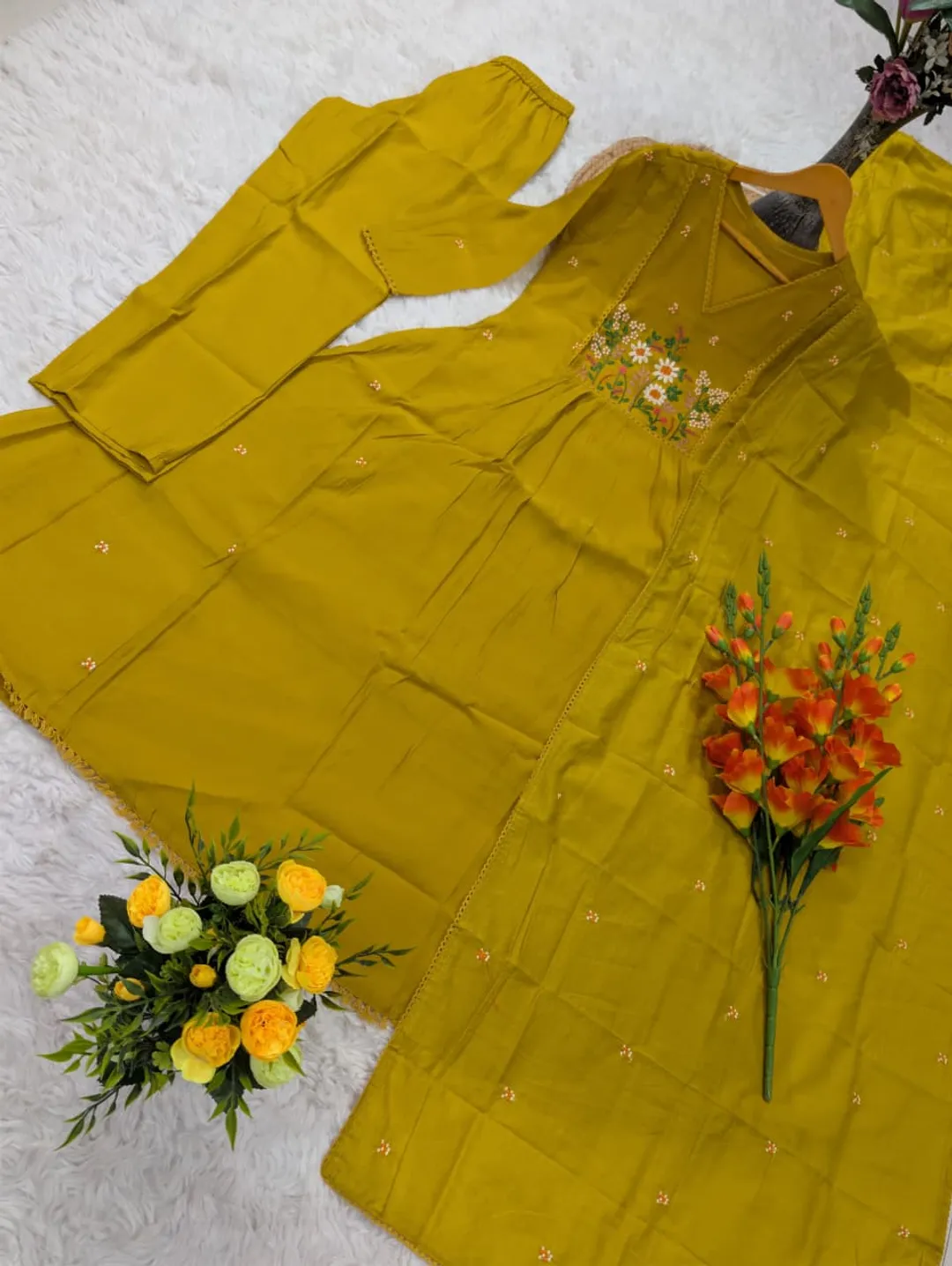 Mustard Embroidered Chanderi Kurta Set for Women - Varnavi.