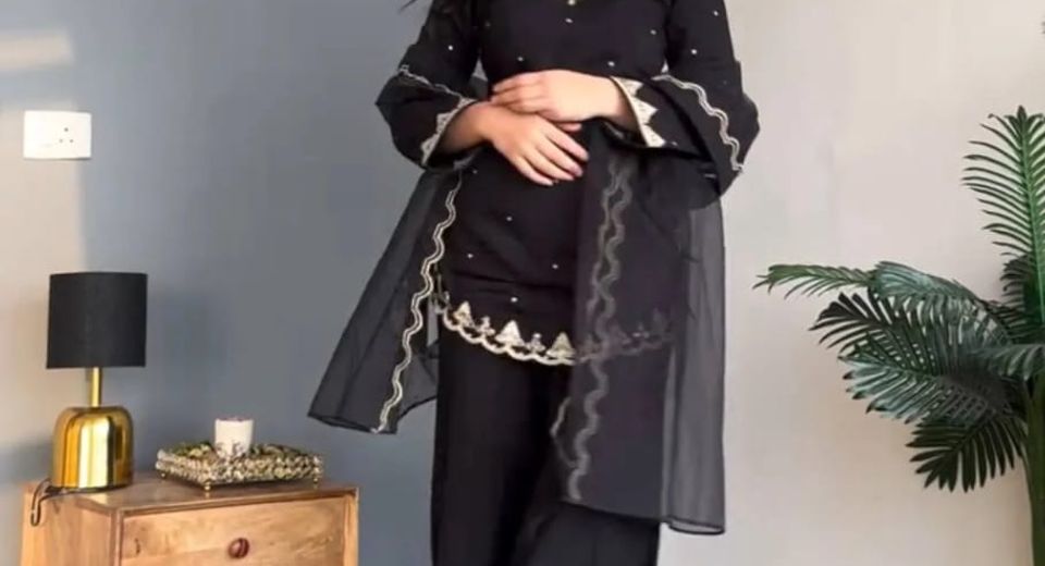 Gujarati Embroidered Suits for Navratri Festive Wear That Move Beautifully