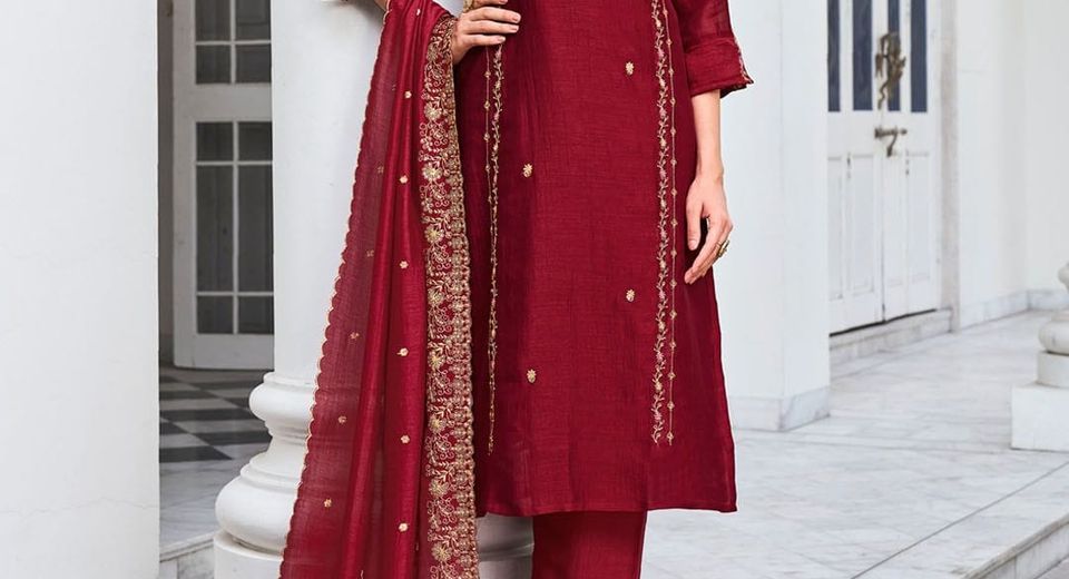 Gujarati Salwar Suit Styles for Navratri Celebrations That Move With You