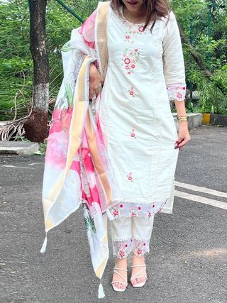 White Chanderi Kurta Set with Floral Embroidery and Dupatta