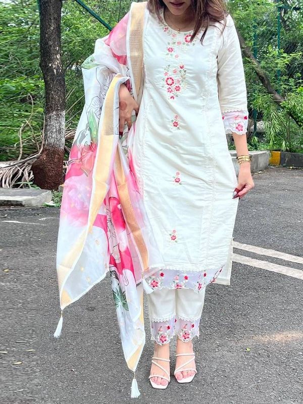 White Chanderi Kurta Set with Floral Embroidery and Dupatta