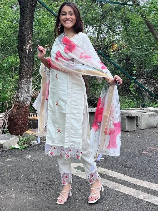 White Chanderi Kurta Set with Floral Embroidery and Dupatta