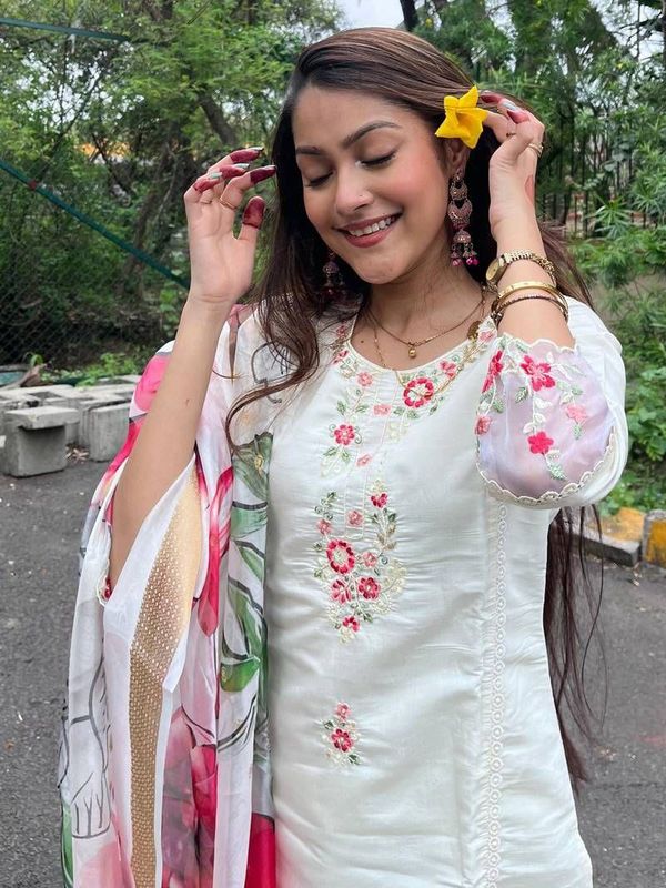 White Chanderi Kurta Set with Floral Embroidery and Dupatta