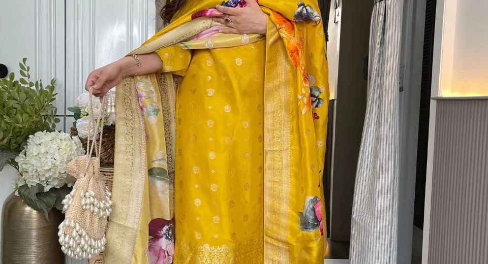 Gujarati Suit Designs for Navratri, Garba and Dandiya That Move With You
