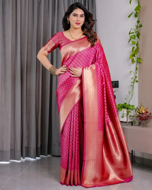 Magenta Banarasi Soft Silk Zari Saree | Varnavi Online