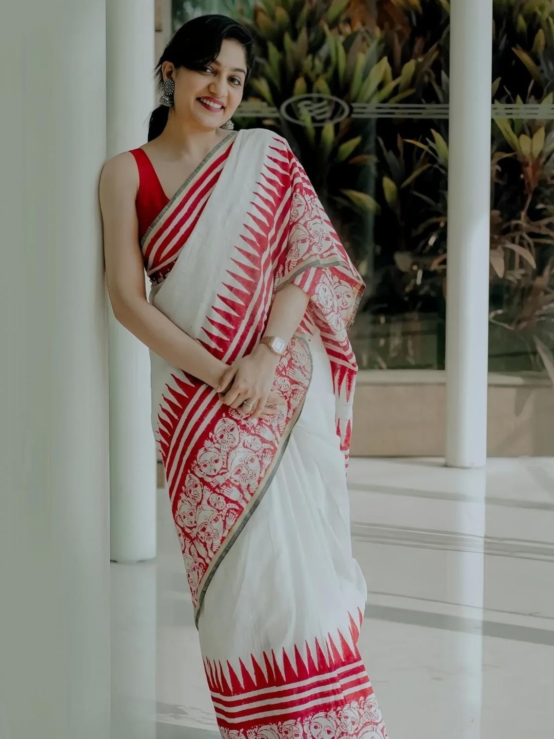 Ivory Red Folk Art Print Linen Cotton Saree