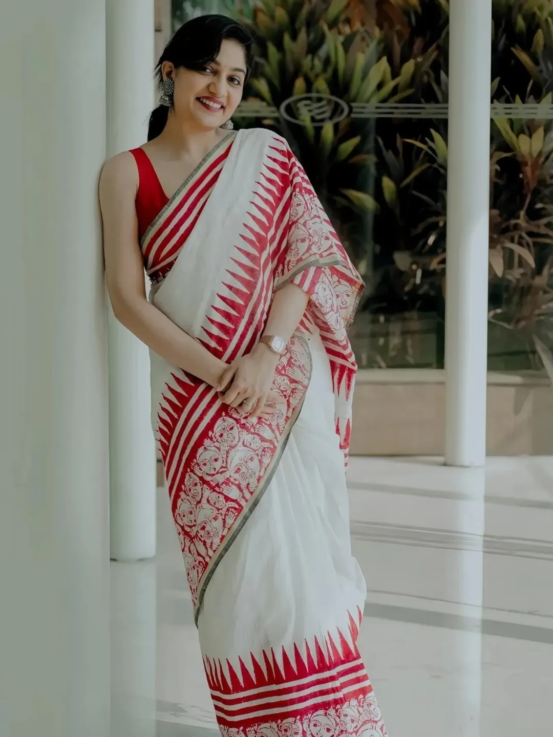 Ivory Red Folk Art Print Linen Cotton Saree