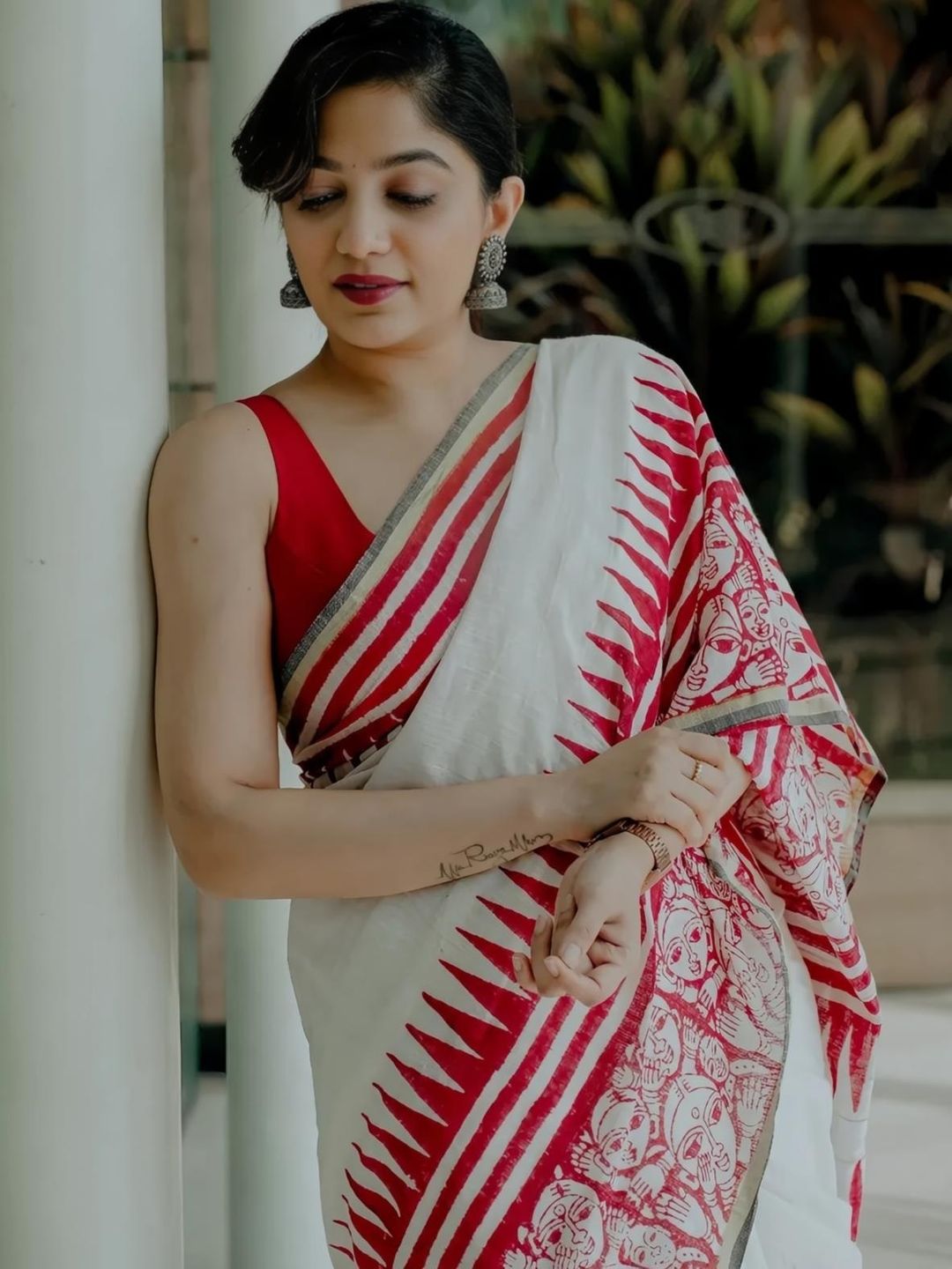 Ivory Red Folk Art Print Linen Cotton Saree