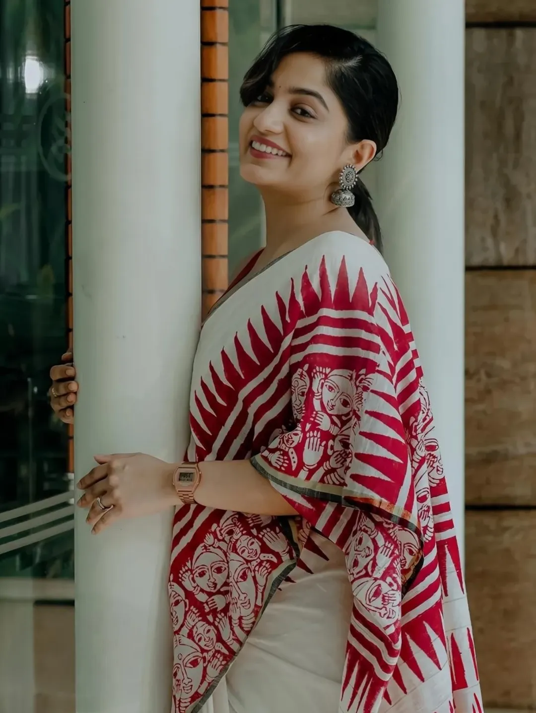 Ivory Red Folk Art Print Linen Cotton Saree