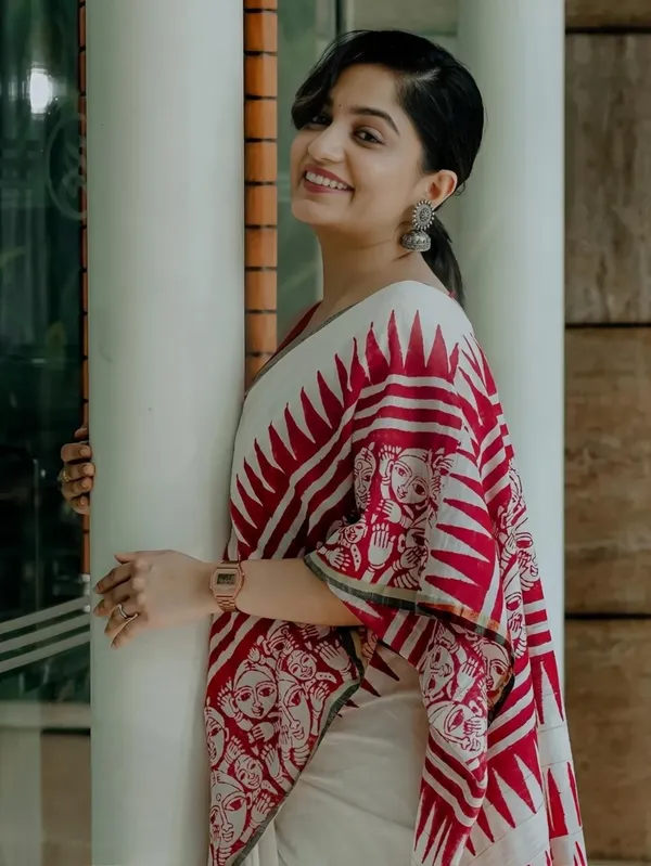 Ivory Red Folk Art Print Linen Cotton Saree
