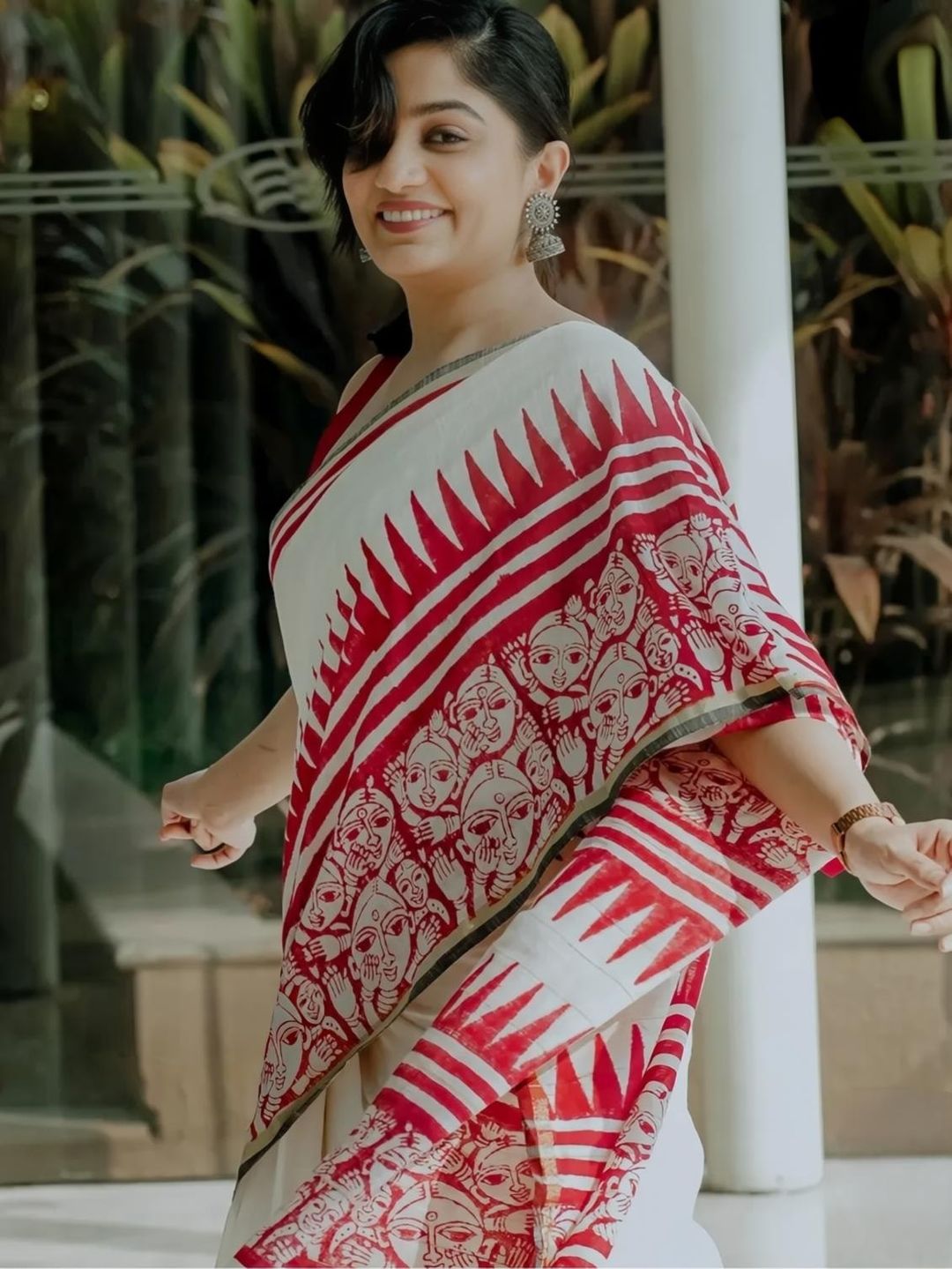 Ivory Red Folk Art Print Linen Cotton Saree