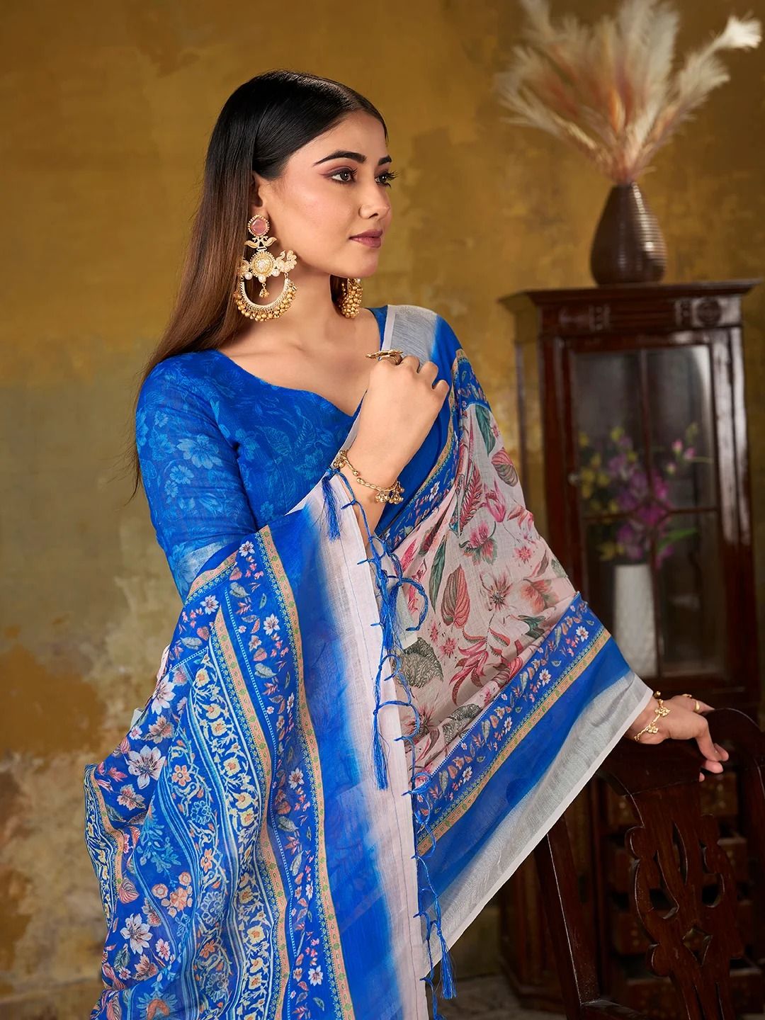 VARNAVI Pink Floral Printed Linen Cotton Saree With Blue Border