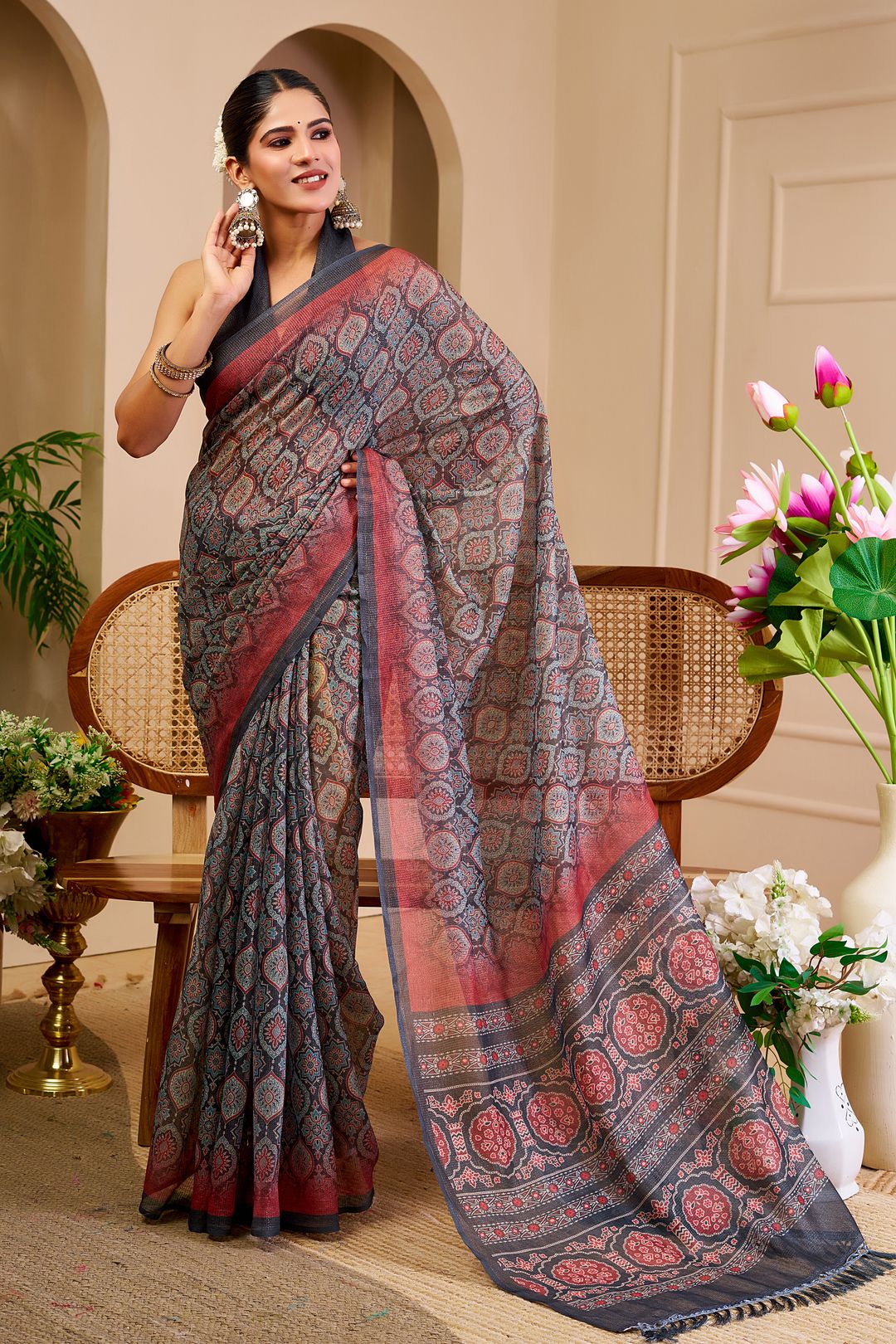 Grey Tissue Handloom Saree With Floral Design - Varnavi