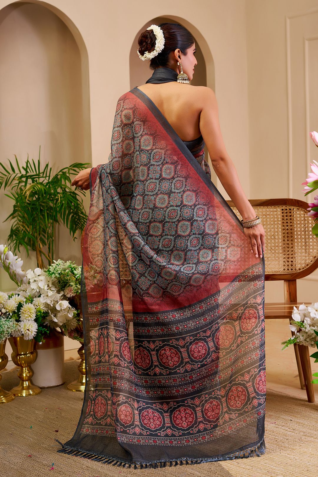 Grey Tissue Handloom Saree With Floral Design - Varnavi