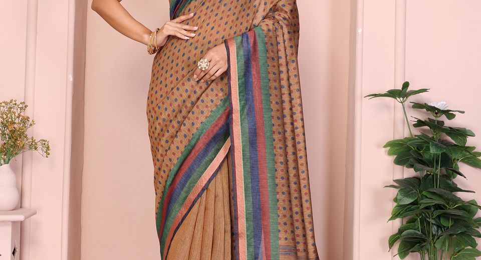 Choosing a Saree for Rainy Season Family Photographs That Looks Good and Travels Well
