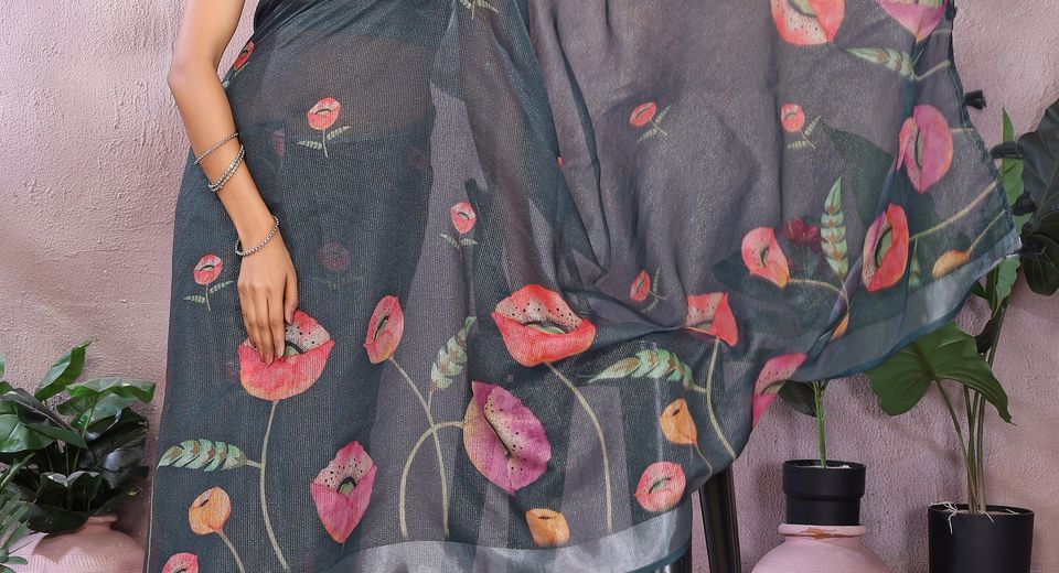 Why Dark Sarees Sometimes Look Lighter in Phone Photos—and How to Read Colour Accurately