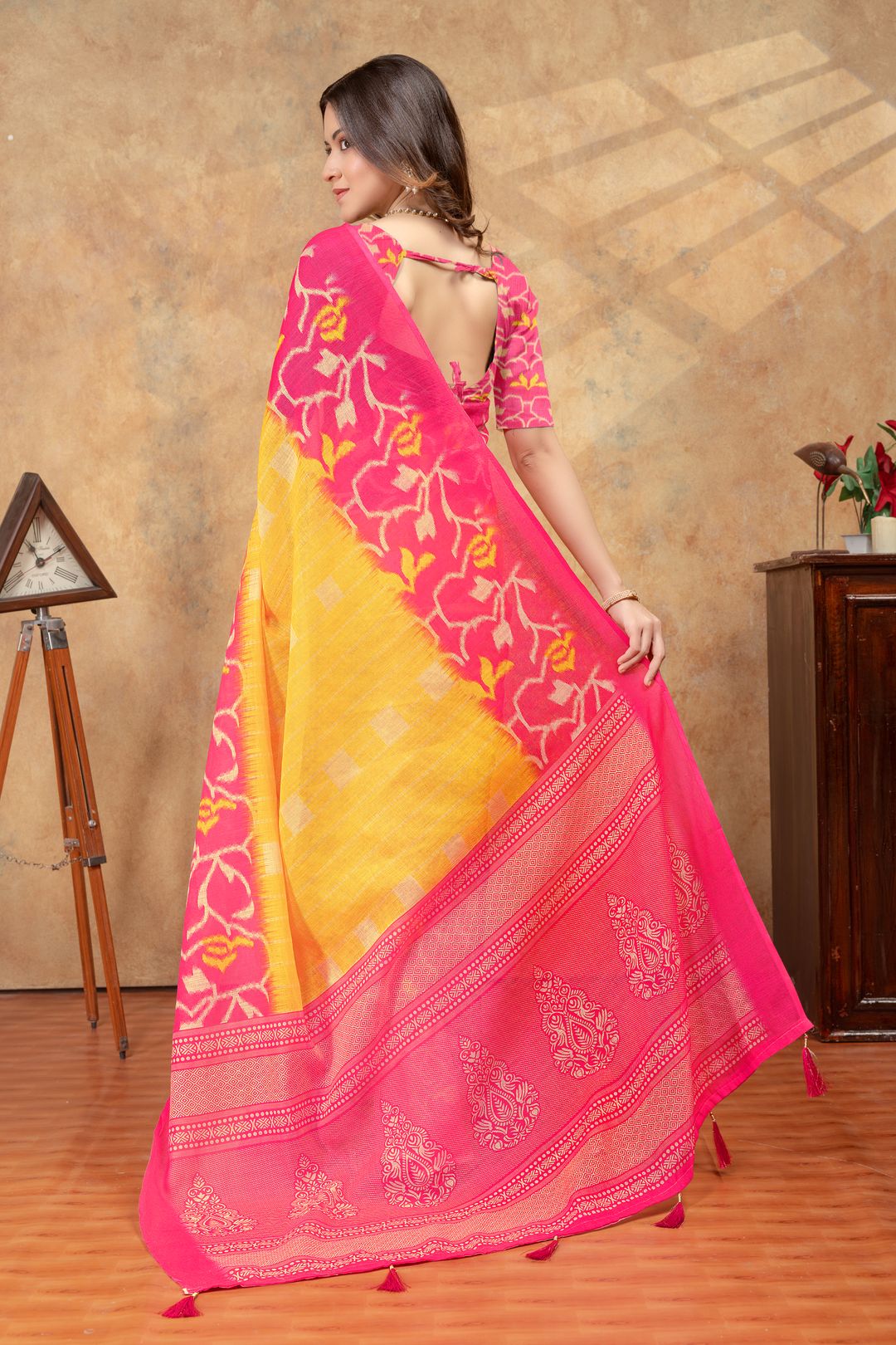 Pink Linen Cotton Floral Woven Saree With Unstitched Blouse