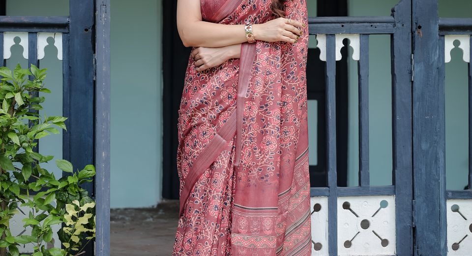 When Should a Saree Look Use Earrings Instead of a Necklace?