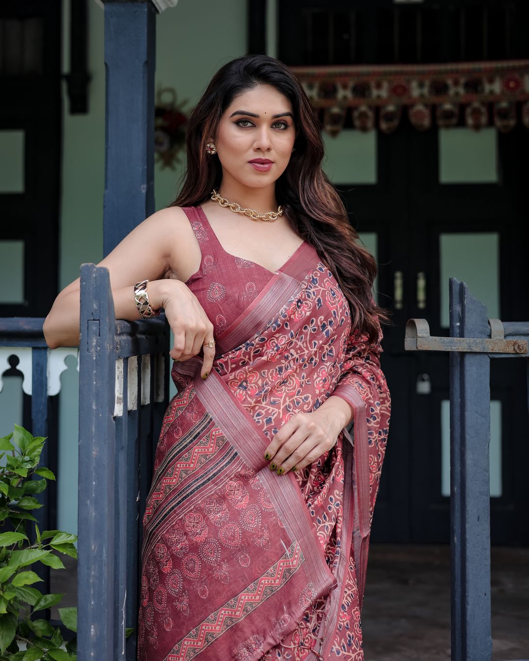 Rose Floral Printed Linen Cotton Saree with Heritage Border