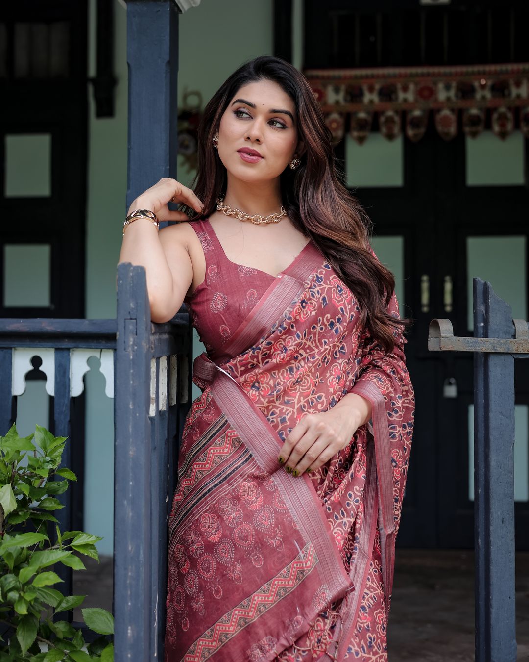 Rose Floral Printed Linen Cotton Saree with Heritage Border