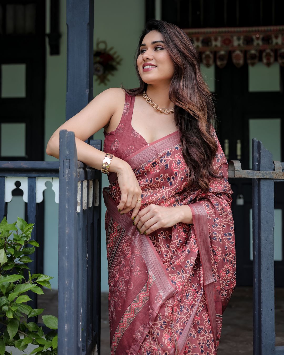 Rose Floral Printed Linen Cotton Saree with Heritage Border