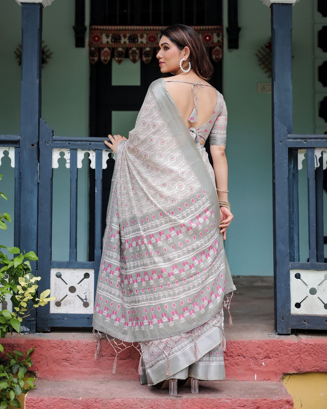 Ivory Linen Cotton Saree with Pink Motif Border Online