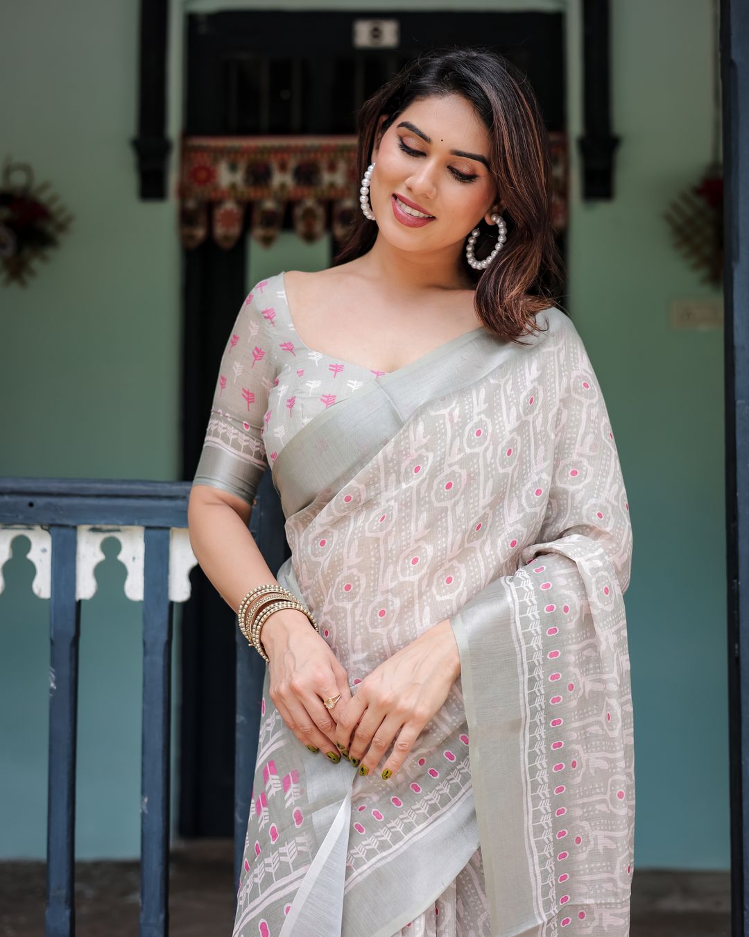 Ivory Linen Cotton Saree with Pink Motif Border Online